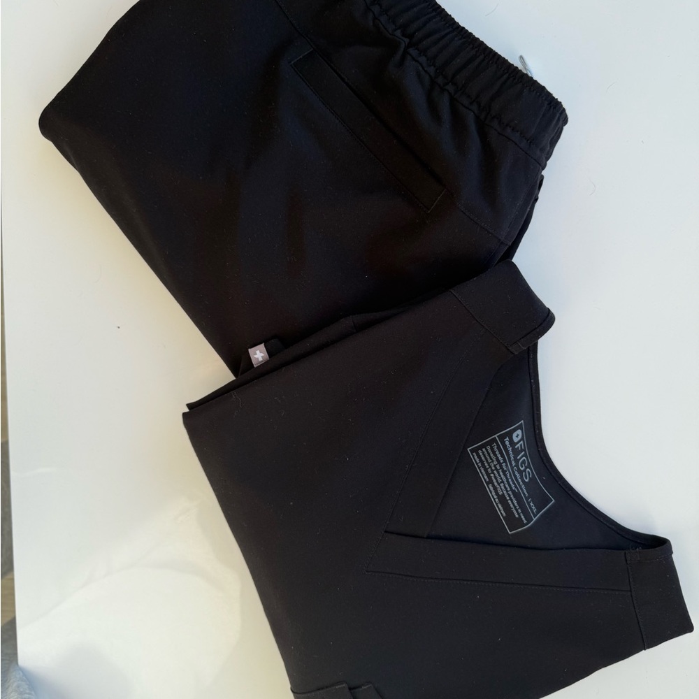 Men’s XXL Black Scrub Top and Jogger Pants Set